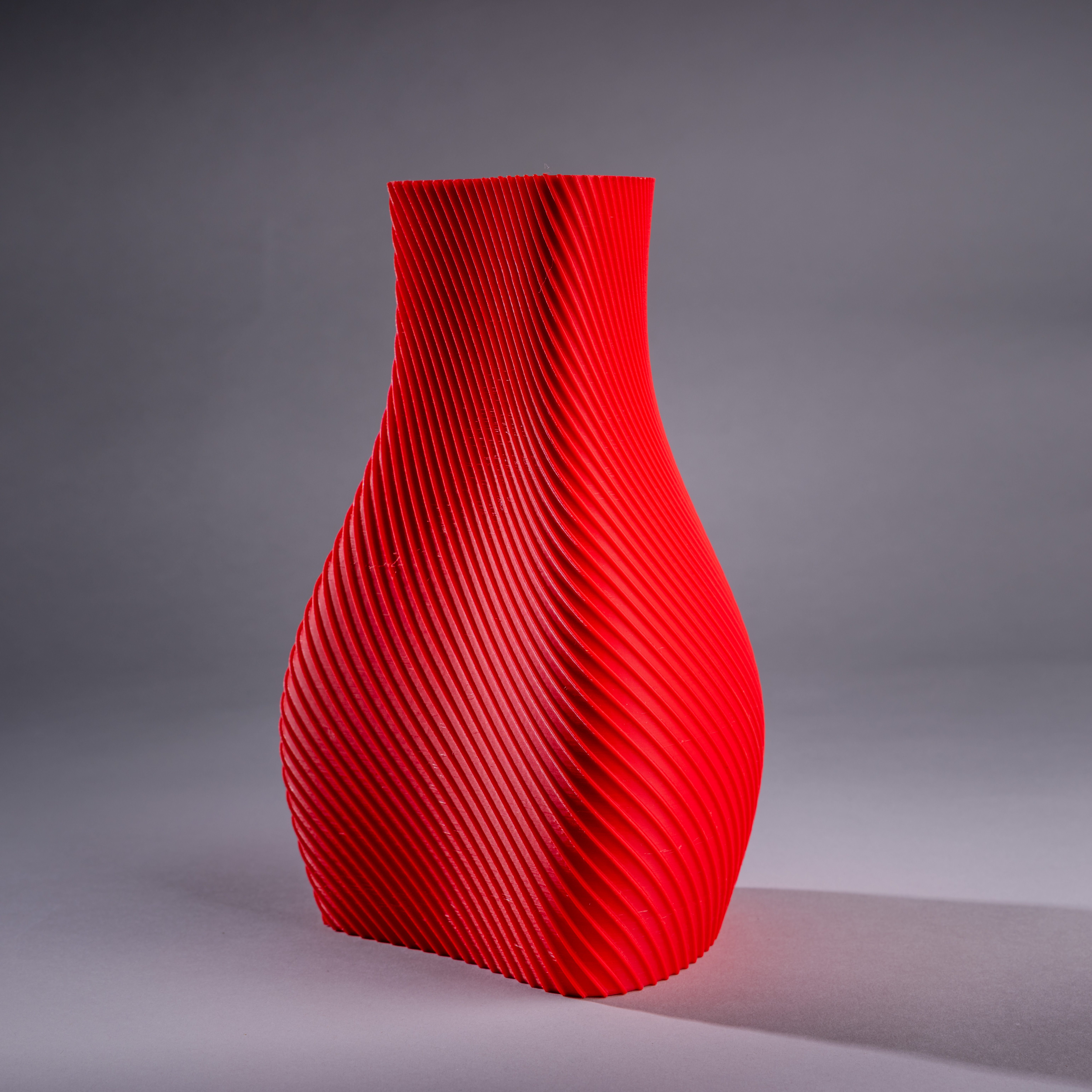 Vortex Rouge – Vase design - Décoration en PLA | Impression 3D CreaMod3D - Vue 2